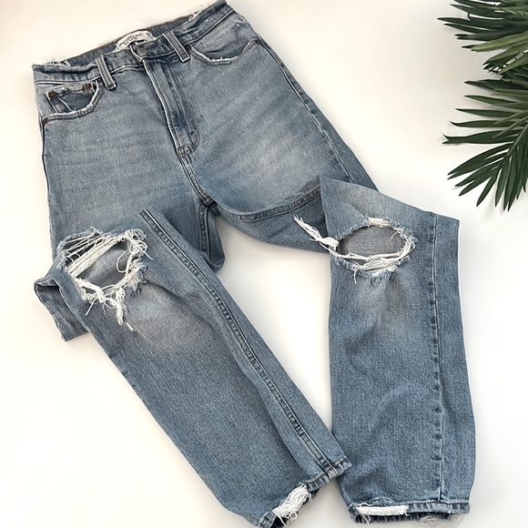Abercrombie & Fitch Denim - Abercrombie &Fitch ankle straight ultra high rise distressed jeans size 25